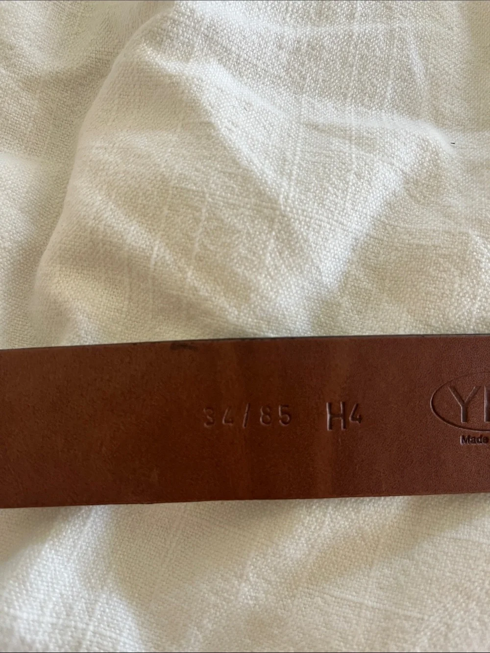 Pebble Beach White Leather Belt with Silver Buckle and Logo Medallion